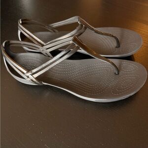 CROCS Women's Metallic Pewter Strappy Thong Sandals